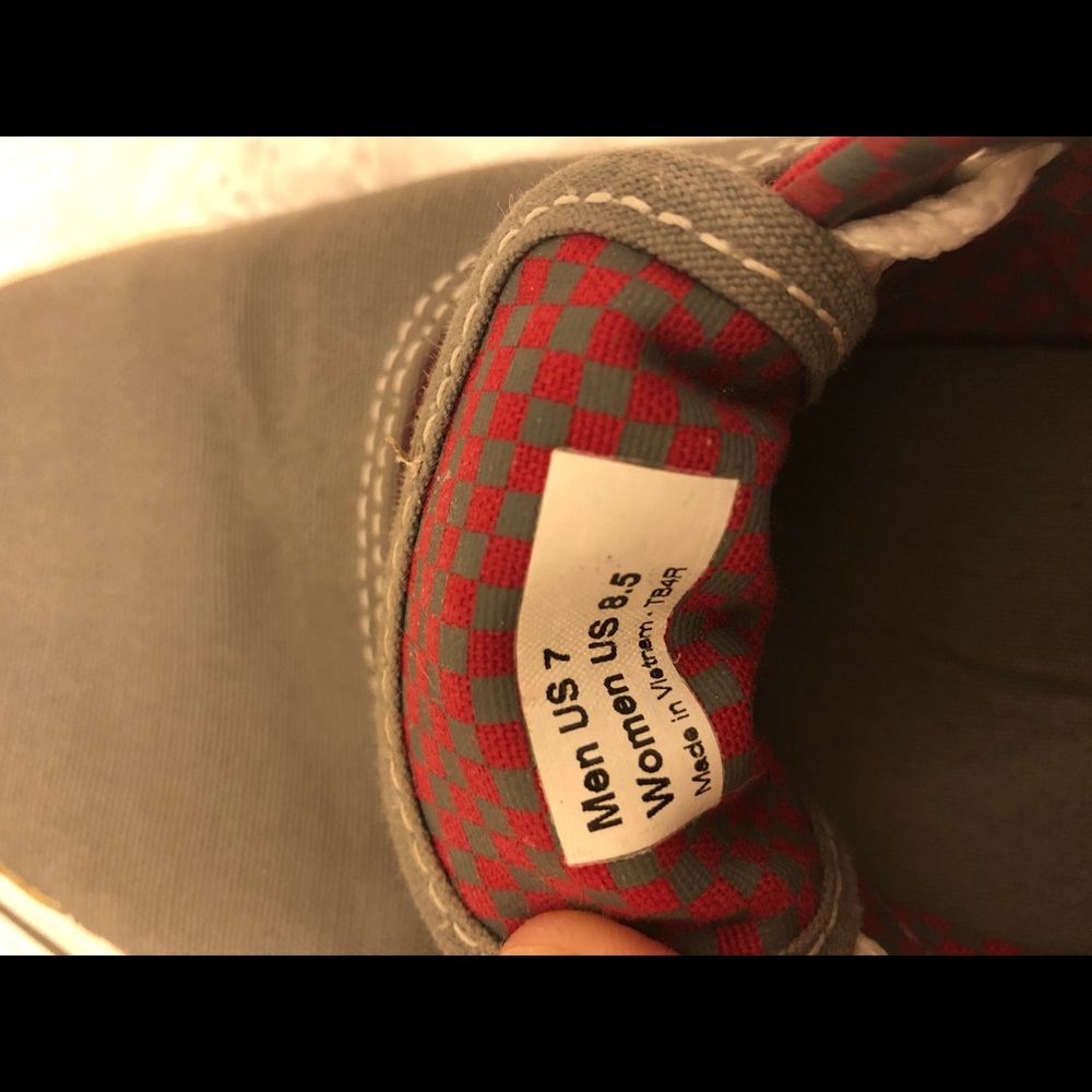 VANS Women’s gray and red 8.5 - Picture 6 of 6